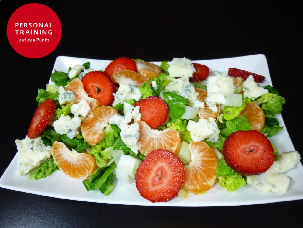 Chicoree-Salat mit Clementinen und Erdbeeren2