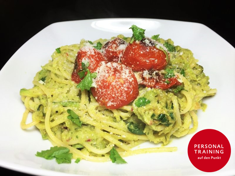 Zucchini Spaghetti mit Avocado Creme2
