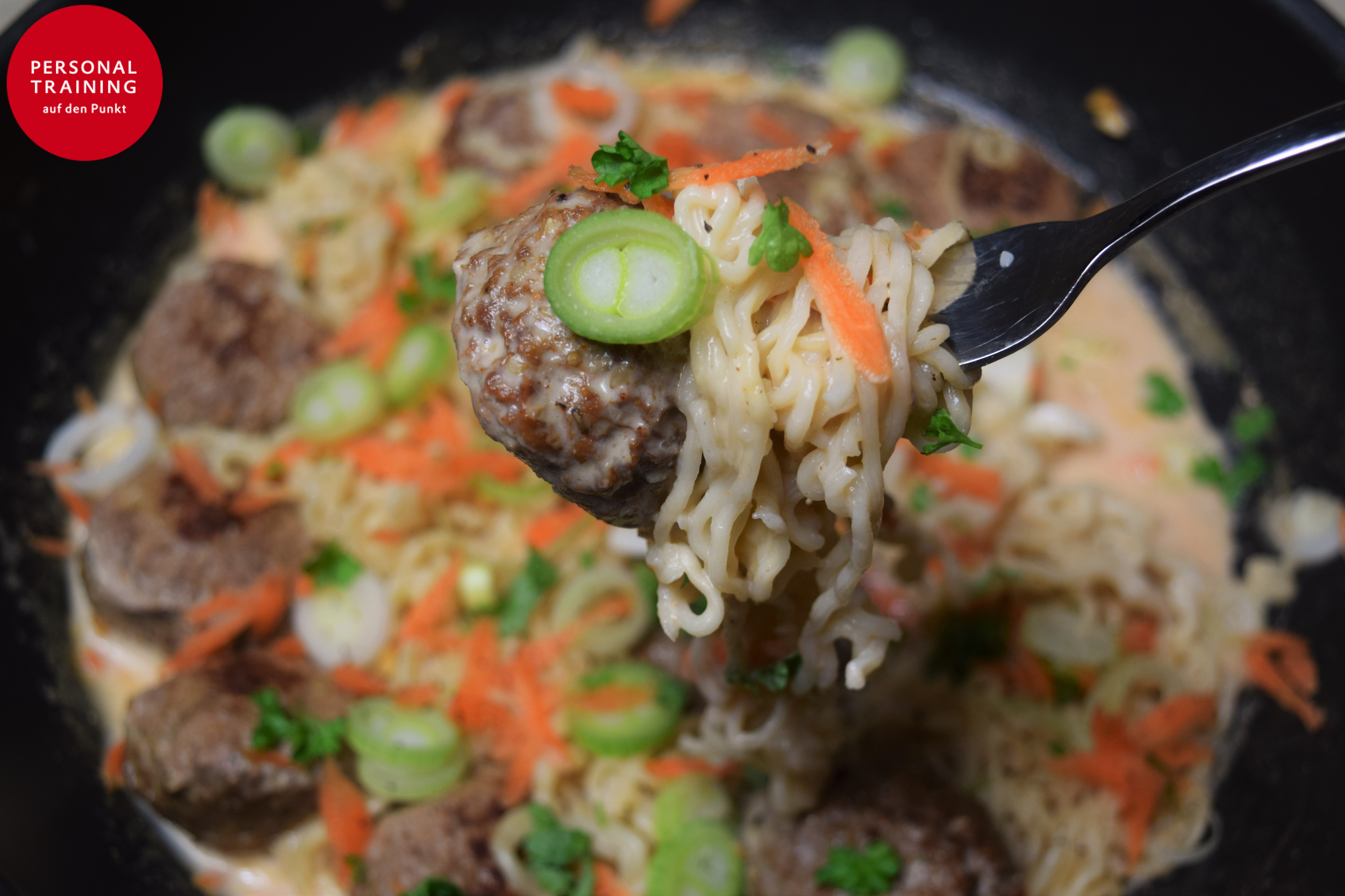 thai-kokos-erdnuss-nudeln-mit-fleischbaellchen2
